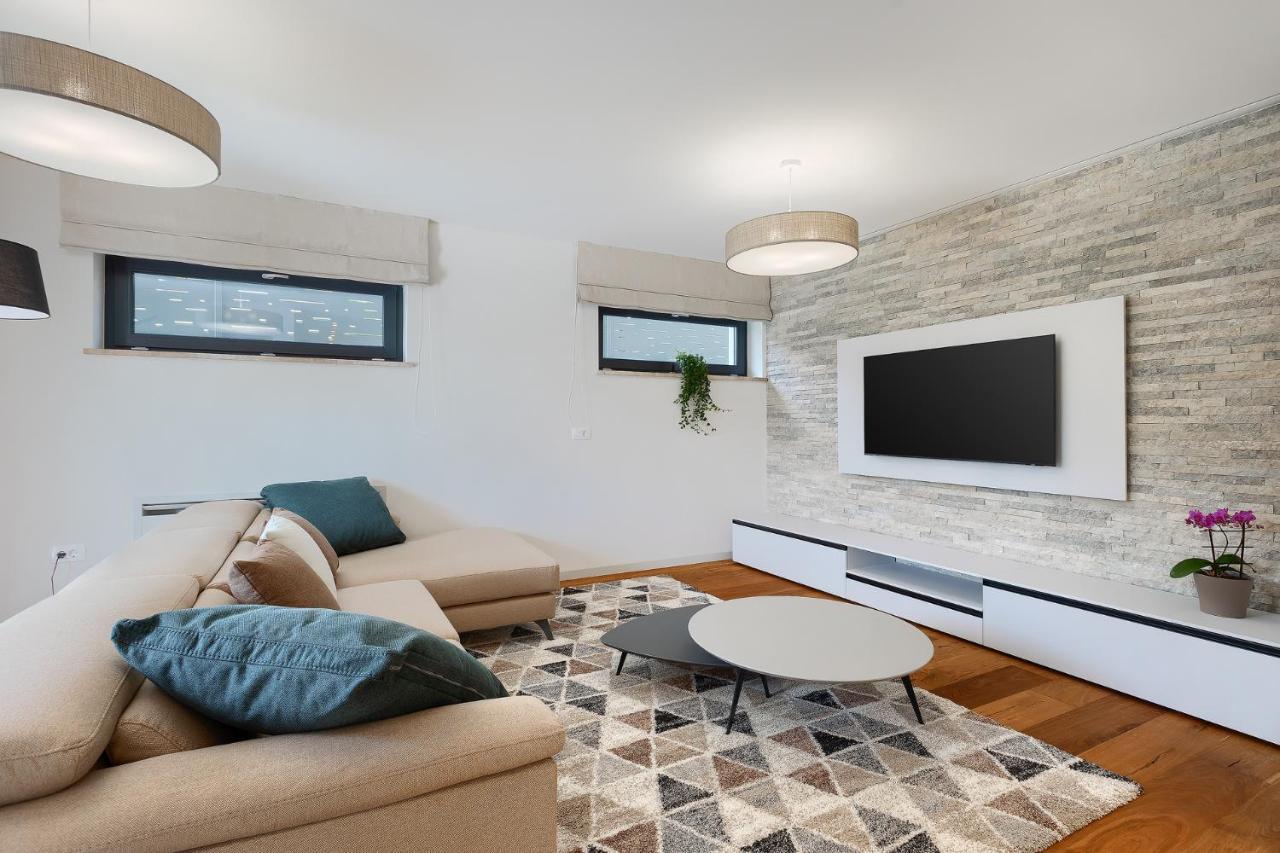 Villa Cascada Muntic Экстерьер фото